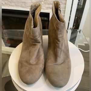 Taupe Wedge